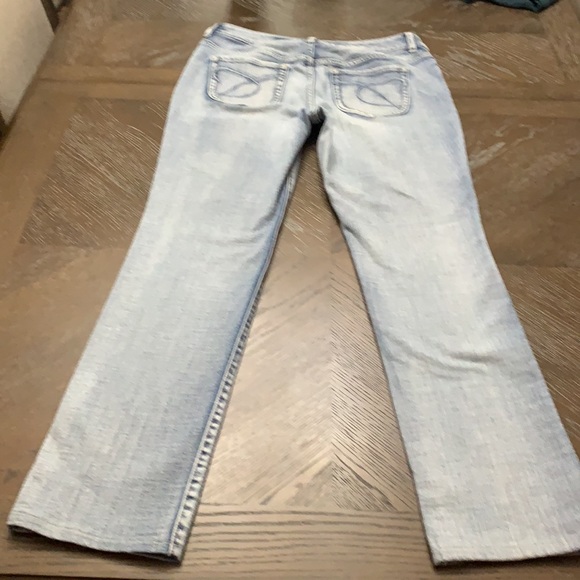 Chico’s Platinum denim light wash ultimate fit slim leg jeans - Picture 8 of 17